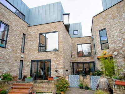 NEW HOME (Current member) 1349 London flexible timing sleeps 4/6
