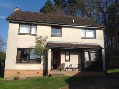 1248  Edinburgh for Scottish school holidays (sleeps 8)