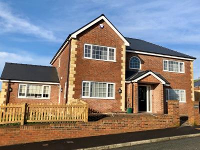 1455 nr Swansea (flexible as home-schooled children) sleeps 9+