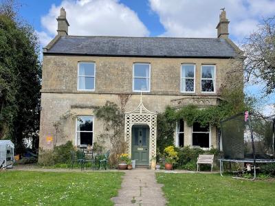 1707 nr Bath for school holidays (sleeps 6/8)