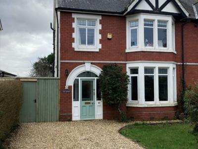 Updated listing 1795 CARDIFF: for school holidays : sleeps 4