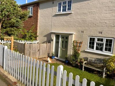 1945 Tunbridge Wells for school holidays : sleeps 6