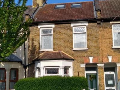1878 Newham, London : for school holidays : sleeps 6/9 people