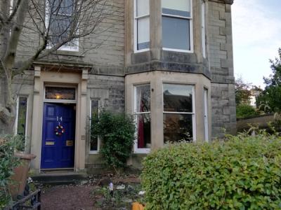 1371  Edinburgh for Scottish school holidays (sleeps 8)