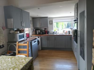 1770 KENT : offering home to house/cat sitters, late July : sleeps 6